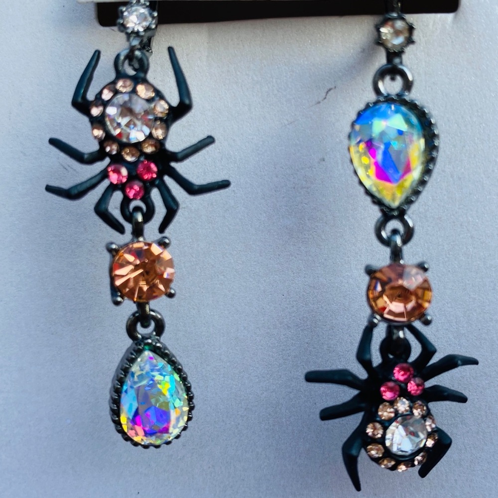 New Betsey-Johnson Spider Mismatch Earrings - Picture 7 of 17